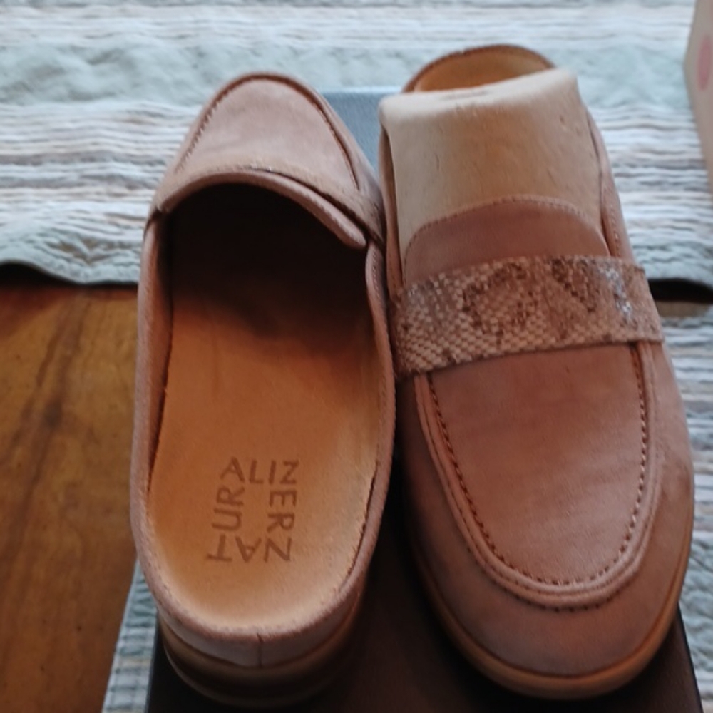 Naturalizer shoes, brand new, a little too narrow